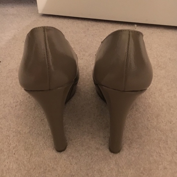 Forever21 patent leather taupe wedge heels - Picture 4 of 5